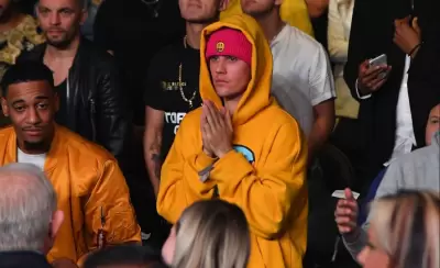 justin-bieber-attends-the-fight-between-ksi-and-logan-paul-news-photo-1576261545