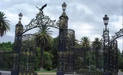 mendoza-park-gate