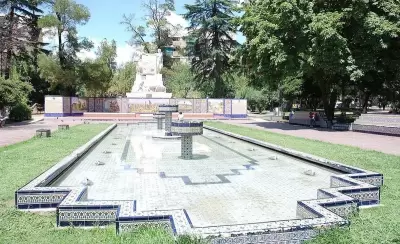 ALTURA_Argentina_Wine_Tourism_-_Mendoza,_Plaza_Espaa_-_panoramio