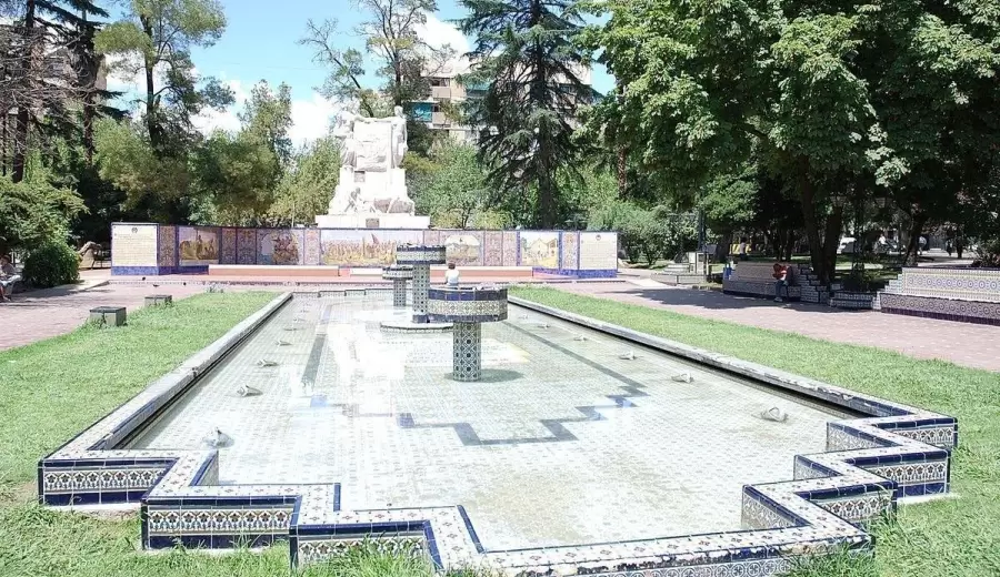 ALTURA_Argentina_Wine_Tourism_-_Mendoza,_Plaza_Espaa_-_panoramio