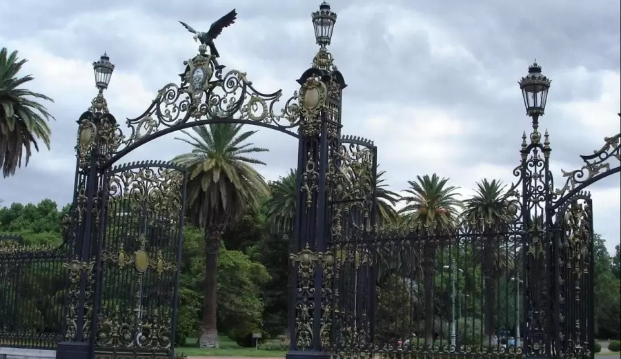 mendoza-park-gate