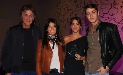 tini-stoessel-sus-padres-y-su-hermano-jpg.