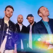 Coldplay lanz el videoclip de "feelslikeimfallinginlove"