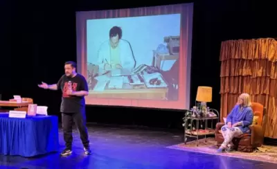 Hern�n Casciari y Chichita emocionaron en el Teatro Independencia