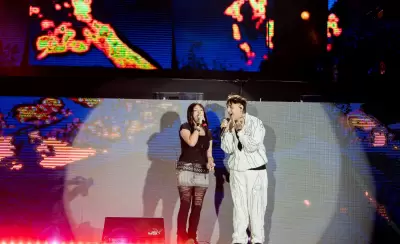 Tiagp PZK y �ngela Leiva en la Fiesta de la Confluencia 2025