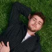 Alex Warren lanza su �lbum 'You'll Be Alright, Kid'