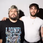 FLORIAN y Santiago Motorizado reinventan "Como Dos Extra�os"
