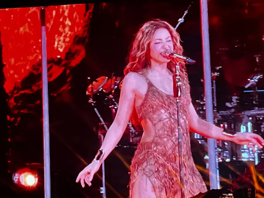 Shakira bail� al ritmo de las caderas no mienten