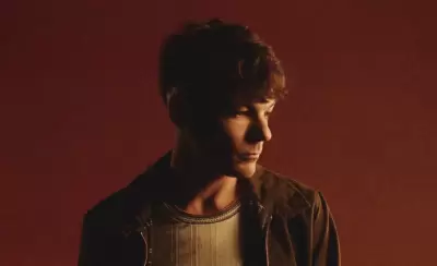 LOUIS TOMLINSON