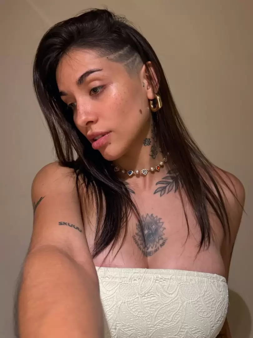 Mar�a Becerra se rap� un costado de su cabeza