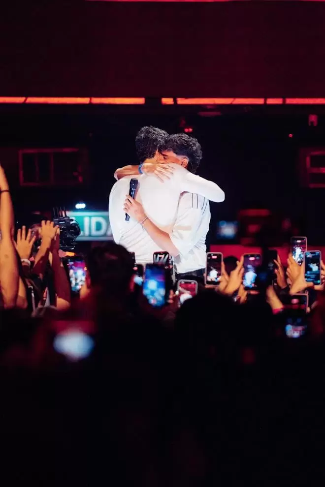 Yatra y Fede Mestre en el show del colombiano
