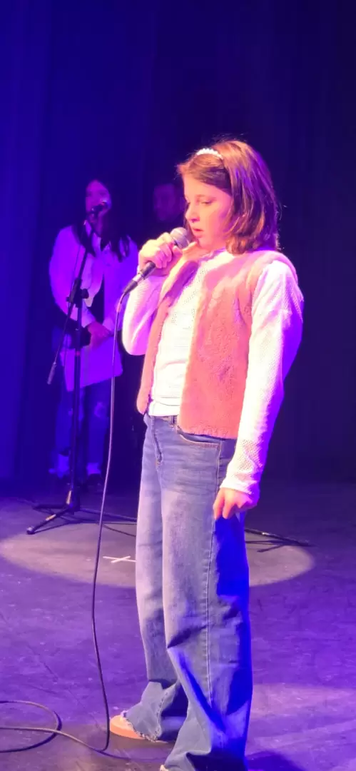 Los grandes pequeños se animaron a intepretar canciones en inglés