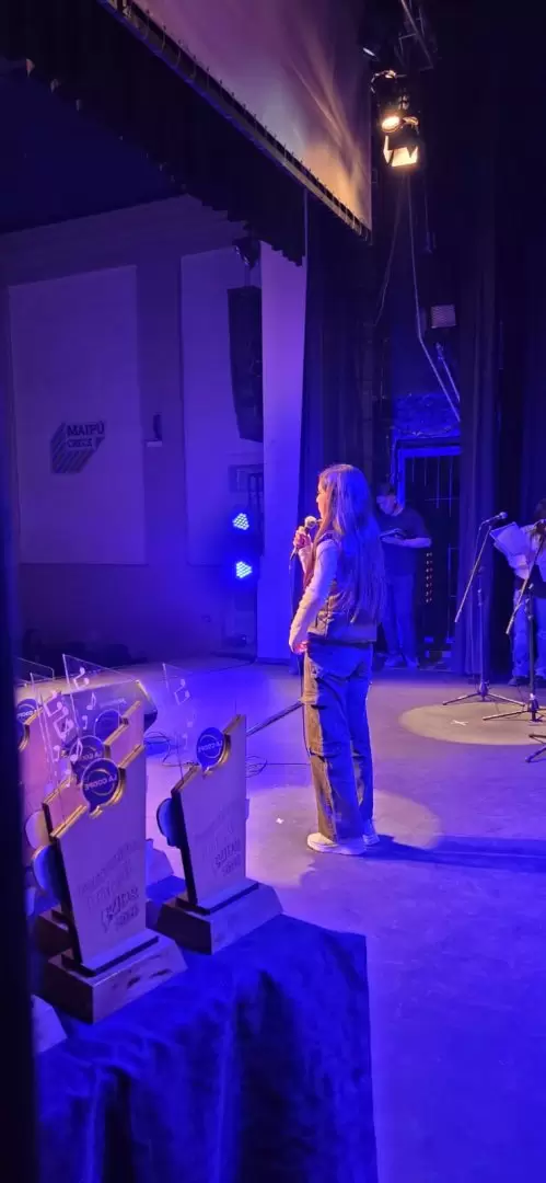 La magia de los niños vistió de colores al Imperial