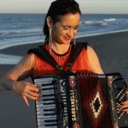 Julieta Venegas abraza sus ra�ces norte�as con 'Norte�a'