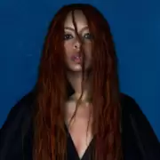 Ravyn Lenae abre 'Blue Island' con "Handle"