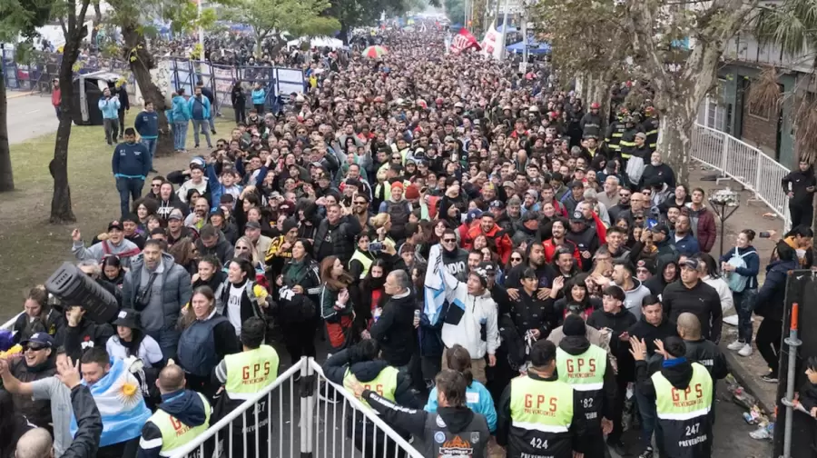 70 Cuadras de fila para despedir al Indio