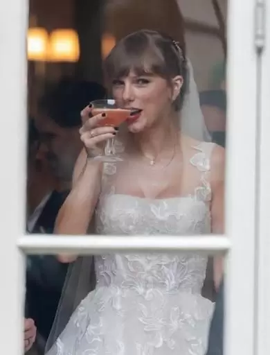 detalles del vestido de Taylor